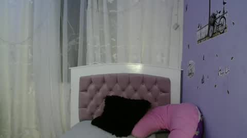 lauracb          online show from January 12, 2025, 8:25 am