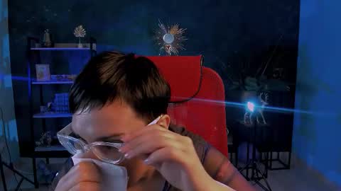 lauradavidsons online show from November 22, 2025, 2:32 am