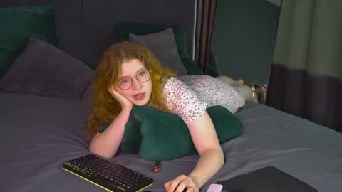 Laura online show from April 18, 2026, 8:51 am