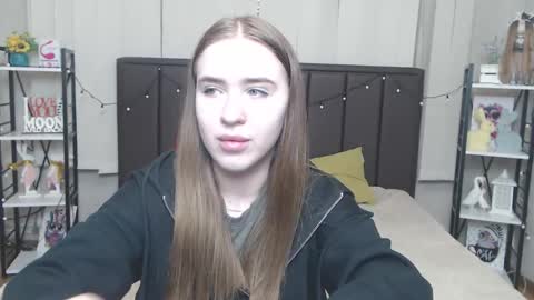 LauraHlot online show from September 16, 2025, 6:31 pm