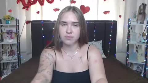 LauraHlot online show from July 6, 2026, 3:03 pm