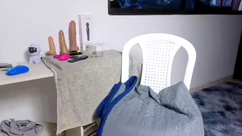 Laura online show from February 1, 2025, 11:48 pm