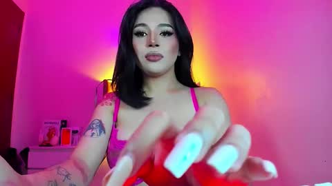 Snapshot of laurasinclair chatting on February 11, 2026, 5:18 pm Your sweet Laura online show from February 11, 2026, 5:18 pm