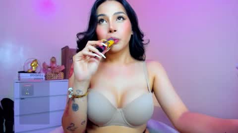 Snapshot of laurasinclair chatting on March 2, 2026, 3:41 am Your sweet Laura online show from March 2, 2026, 3:41 am