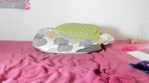 Snapshot of laurasommer chatting on February 11, 2025, 8:42 pm Laura Lara Sommer online show from February 11, 2025, 8:42 pm