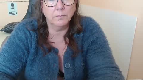 laureanne online show from December 4, 2024, 1:42 pm