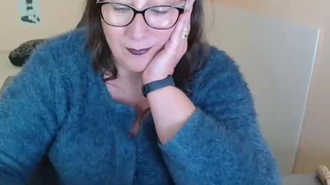 laureanne online show from December 11, 2024, 1:49 pm