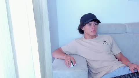 Laureent online show from January 26, 2025, 6:58 pm