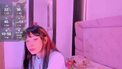 Laurem online show from October 24, 2025, 7:43 pm