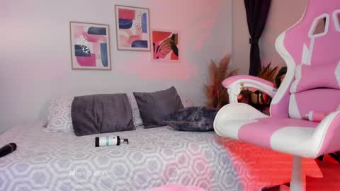 MissLauren online show from December 12, 2024, 11:58 pm