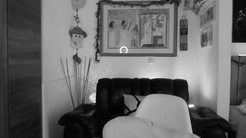 Lauren online show from December 8, 2024, 3:35 pm