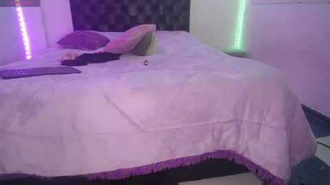 laurenkenner28_ online show from May 6, 2026, 6:46 pm
