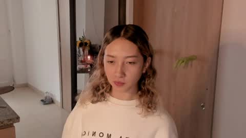laurenn_111 online show from May 27, 2026, 9:56 pm