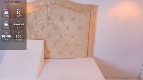 laurenn_smitth online show from November 24, 2025, 12:49 pm