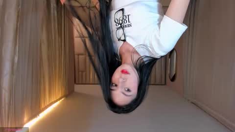 Lau  online show from October 5, 2025, 11:46 pm