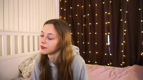 Kate online show from May 7, 2026, 8:42 am