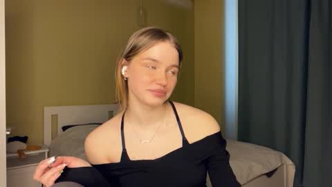 Bella online show from March 16, 2026, 1:37 pm