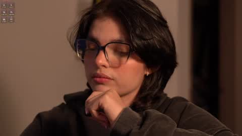 laurita_4 online show from April 7, 2026, 1:33 pm