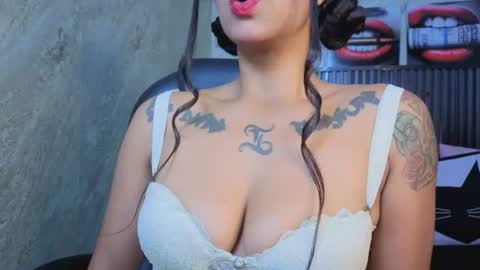 Lauryn online show from July 9, 2026, 3:38 pm