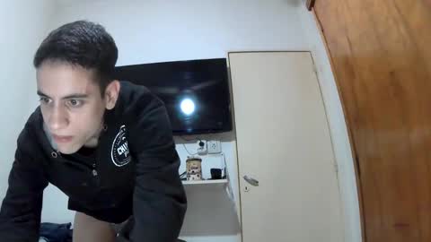 Snapshot of lauti_twink chatting on December 2, 2024, 6:09 am Lautaro online show from December 2, 2024, 6:09 am