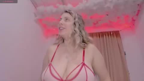 Lauu G online show from January 12, 2025, 6:49 am