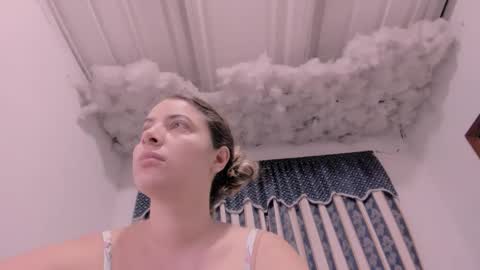 Lauu G online show from October 9, 2025, 9:29 am