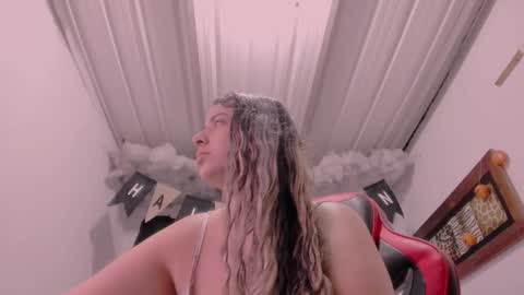 Lauu G online show from October 27, 2025, 11:25 am