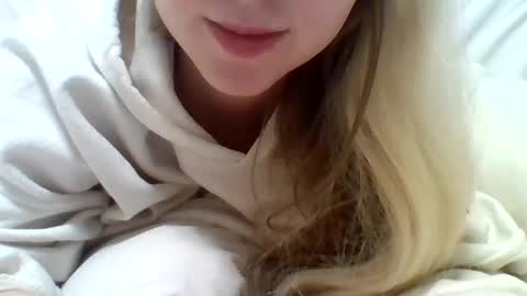 Snapshot of layannalea chatting on December 12, 2024, 2:59 am layannalea online show from December 12, 2024, 2:59 am