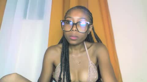 layannek online show from October 21, 2025, 3:24 pm