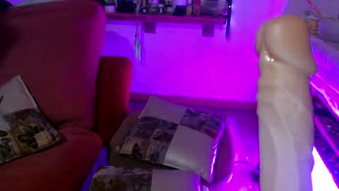 Laye19 online show from December 3, 2024, 9:00 am