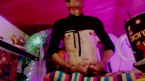 Laye19 online show from December 6, 2024, 3:22 pm