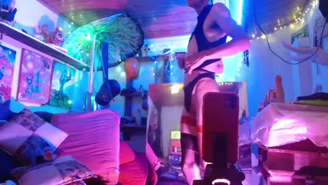 Laye19 online show from December 11, 2024, 6:25 am