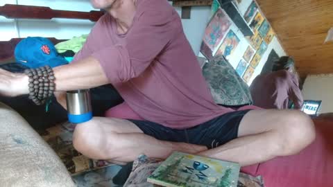 Laye19 online show from December 21, 2024, 6:23 pm