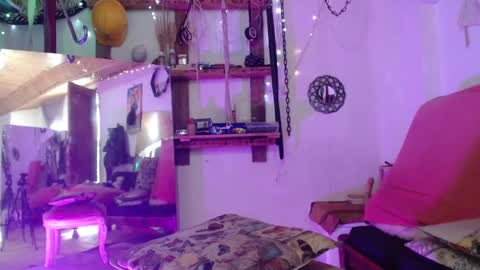 Laye19 online show from January 16, 2025, 2:08 pm