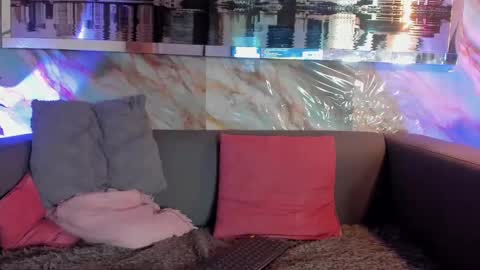 Layla online show from March 12, 2025, 3:35 am