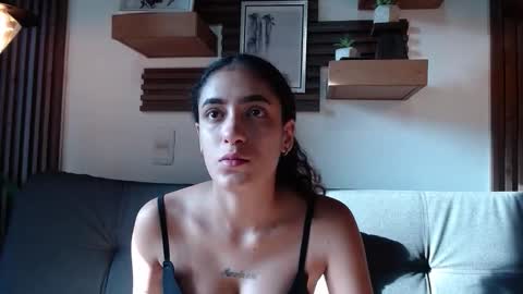 Layla online show from November 22, 2025, 9:03 pm