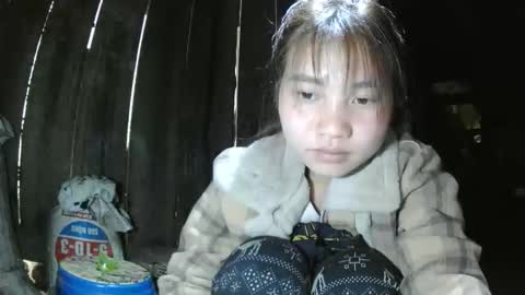 layla_999 online show from March 8, 2026, 2:37 am