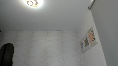 Layla Vanegas online show from January 25, 2025, 5:19 pm