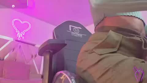 laylafoxy_tay online show from November 12, 2025, 3:29 am