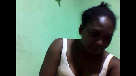 layllah01150120 online show from May 17, 2026, 7:32 pm