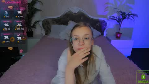 layriantavee online show from December 28, 2024, 9:42 am