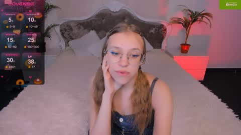 layriantavee online show from January 13, 2025, 7:43 am