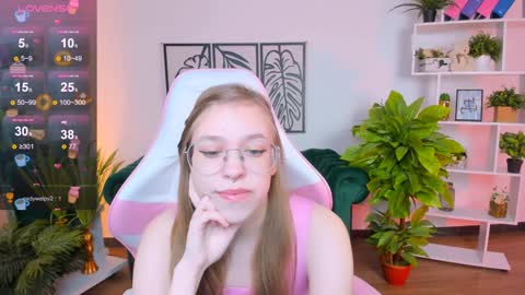 layriantavee online show from February 1, 2025, 7:05 am