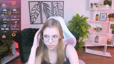 layriantavee online show from February 16, 2025, 6:54 am