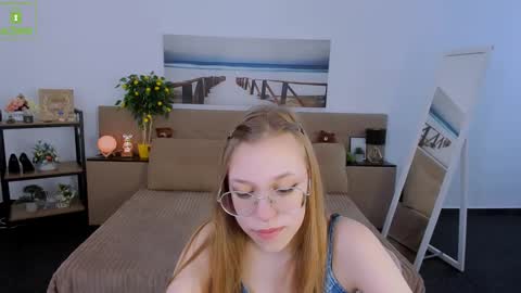 layriantavee online show from March 6, 2025, 10:20 am