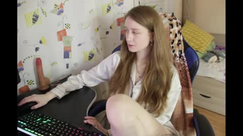 lazy_dazzy online show from March 1, 2025, 4:44 pm