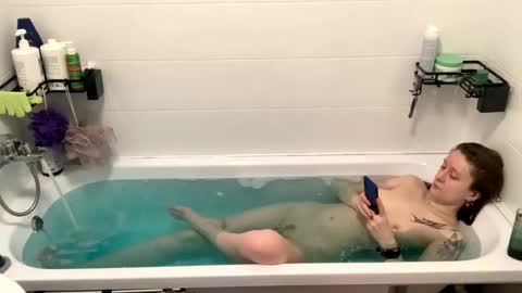 lazy_dazzy online show from October 4, 2025, 11:41 am