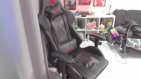 Snapshot of lazy_haze chatting on January 14, 2025, 9:13 am Haze aka Slava online show from January 14, 2025, 9:13 am