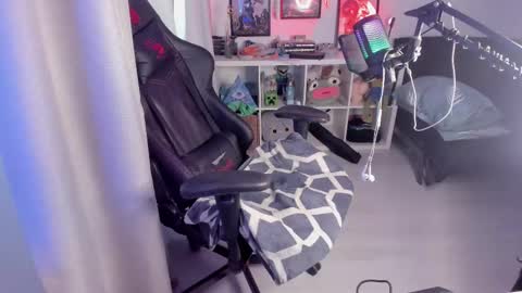 Snapshot of lazy_haze chatting on March 12, 2025, 8:08 am Haze aka Slava online show from March 12, 2025, 8:08 am