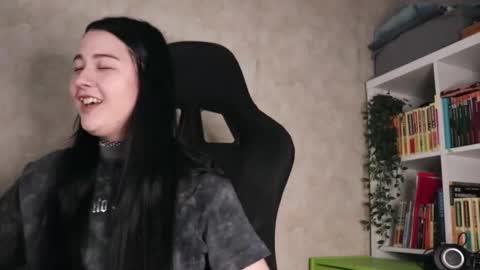 Lisa online show from February 17, 2026, 4:42 am